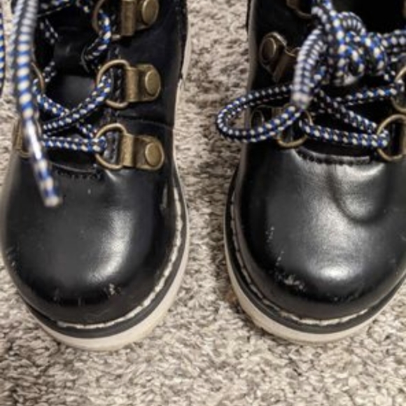 Gap Toddler Hiking Boots - Picture 2 of 3